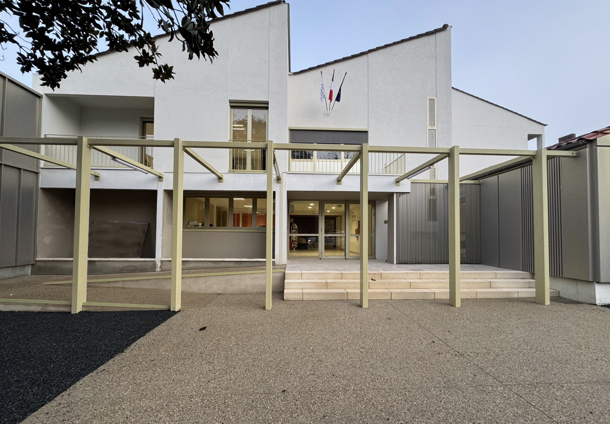 photo de la façade de la Maison de la CdC du Pays Foyen