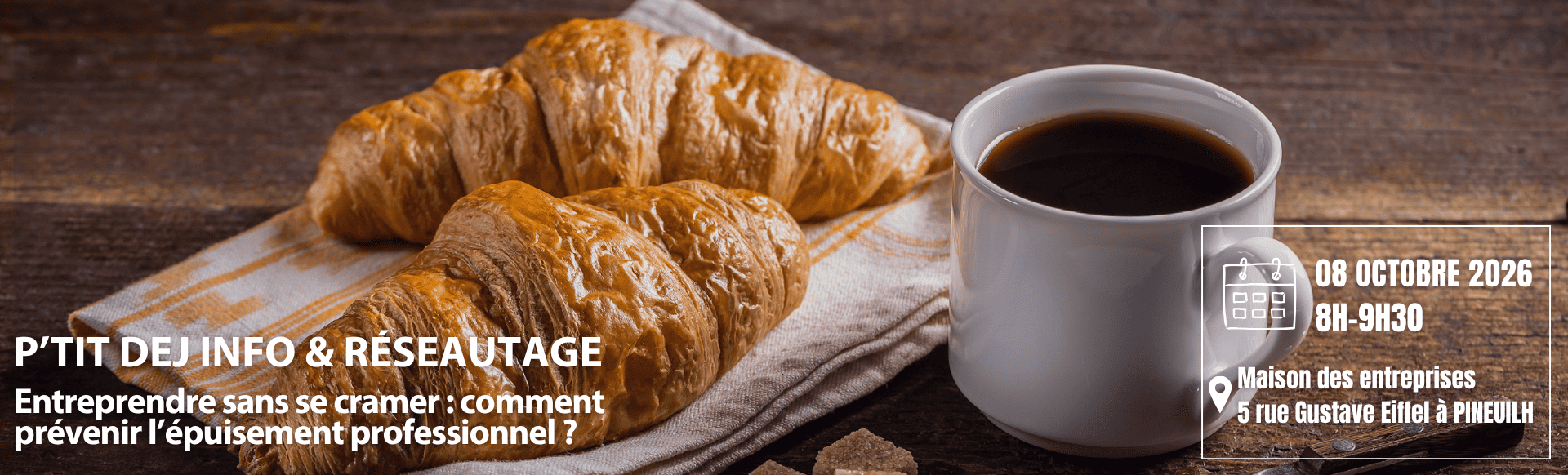 deux croissants et une tasse à café